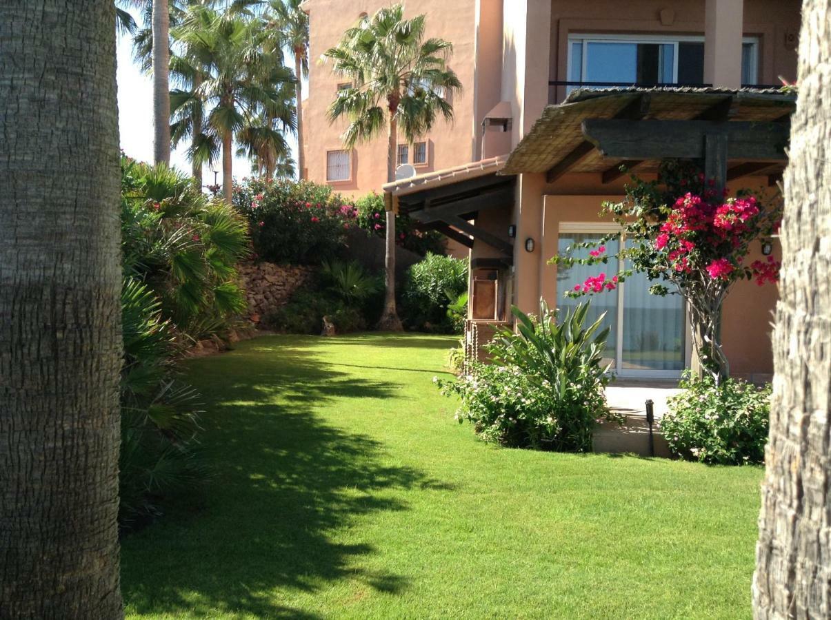 Villa Urb Playa Azul 24 Estepona Exterior foto