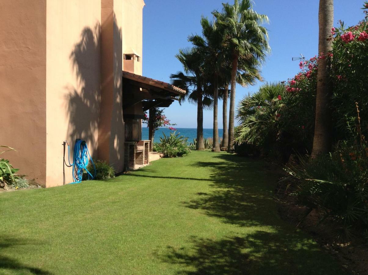 Villa Urb Playa Azul 24 Estepona Exterior foto