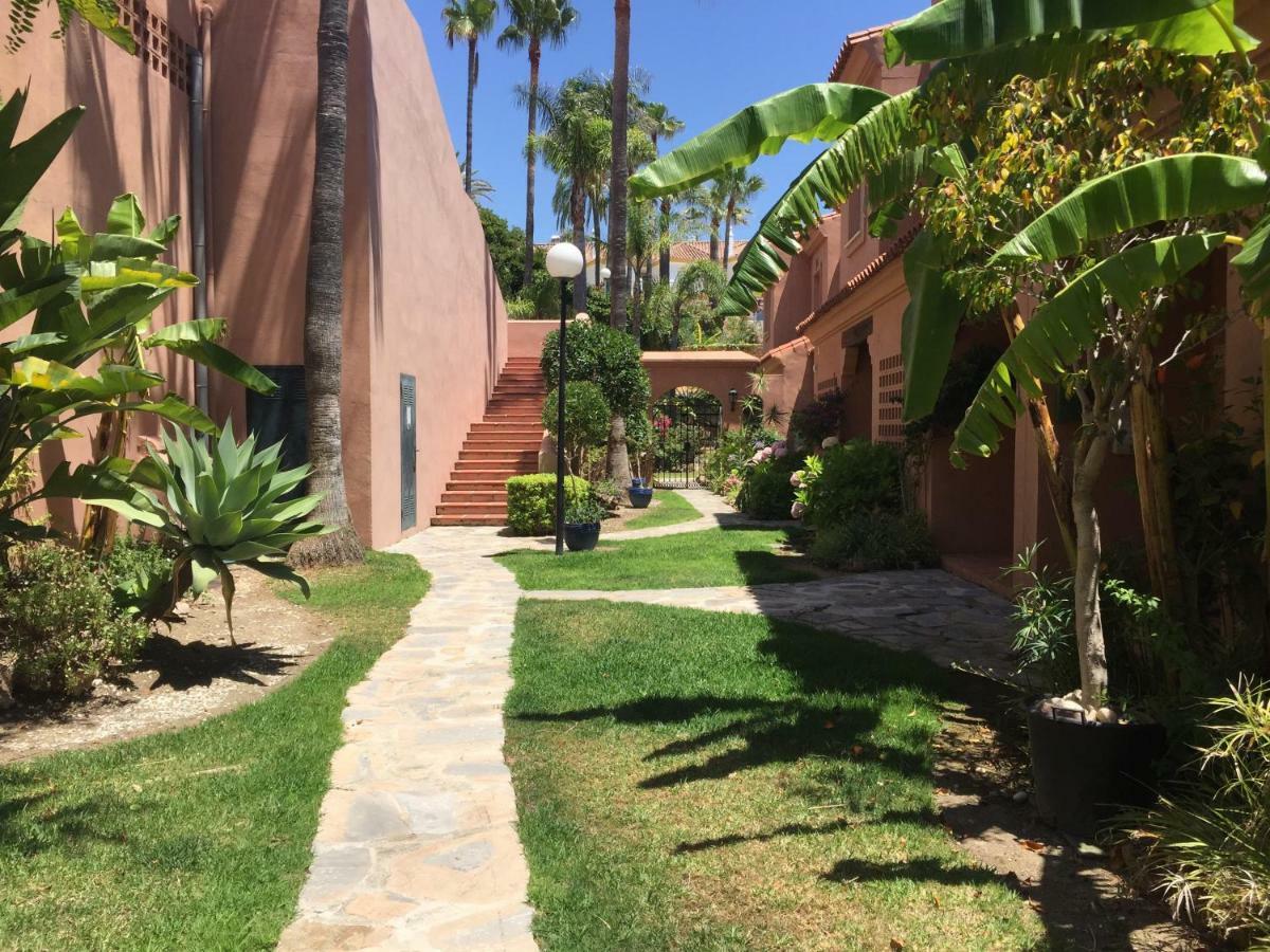 Villa Urb Playa Azul 24 Estepona Exterior foto