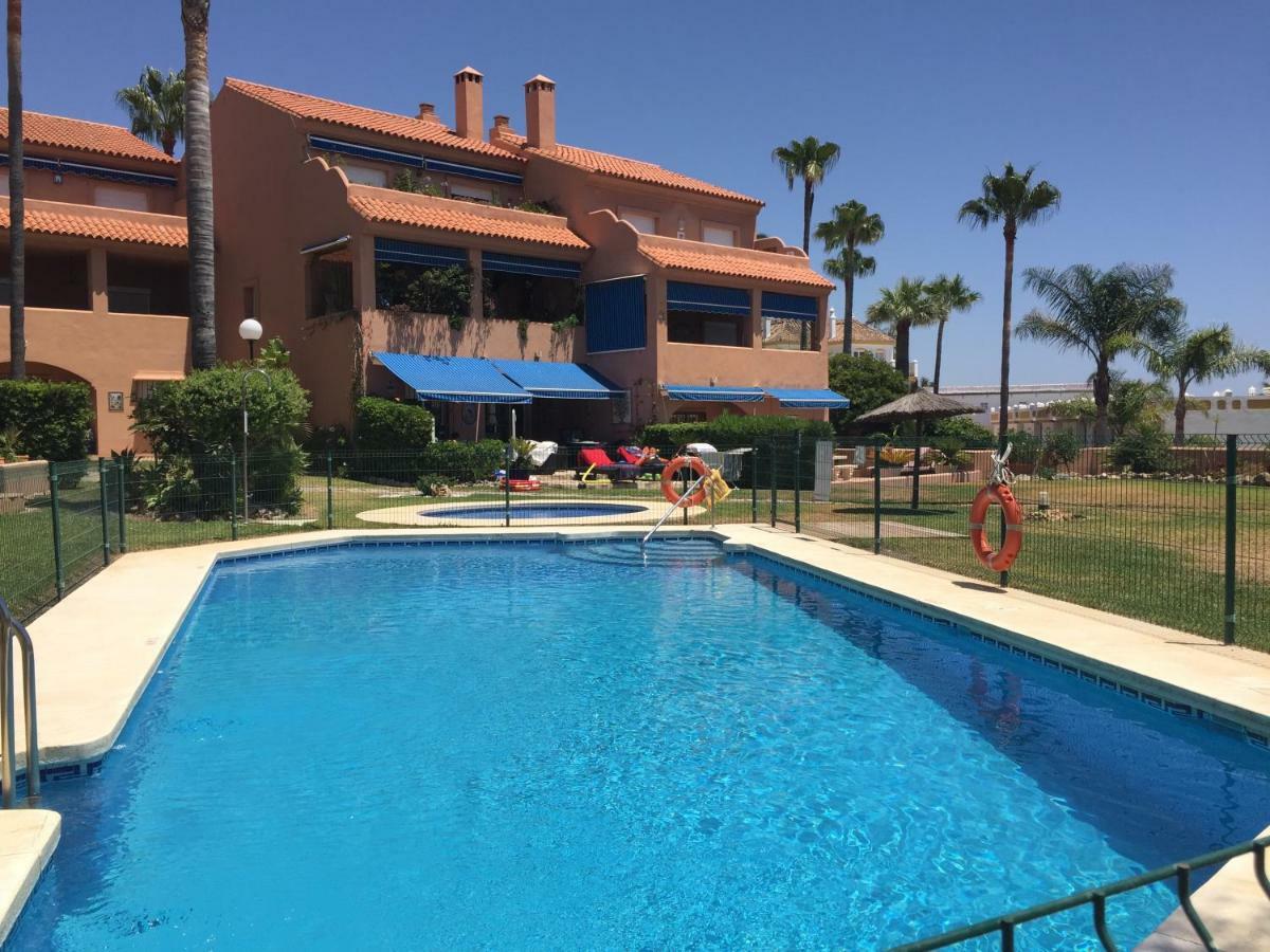 Villa Urb Playa Azul 24 Estepona Exterior foto